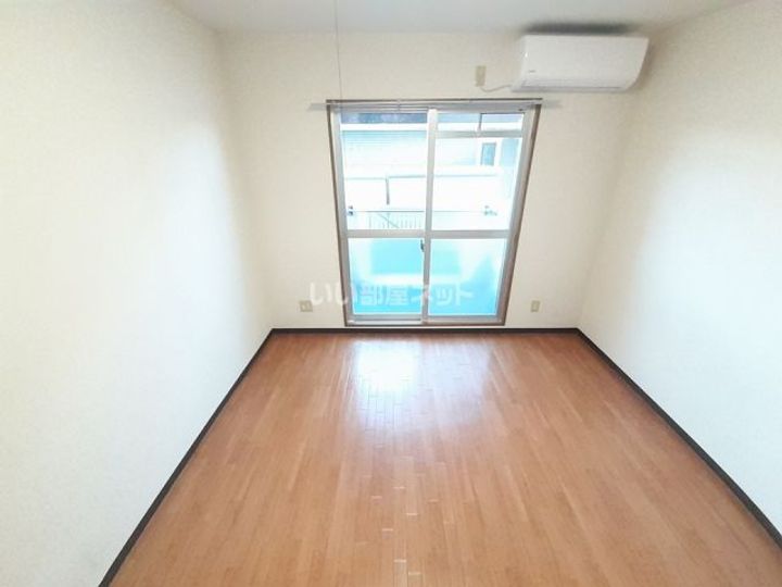 アステール鴻之台の居間