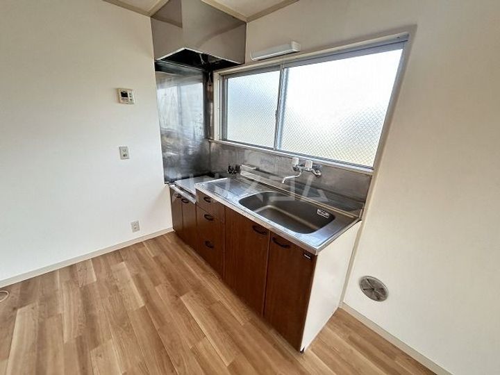 神奈川県小田原市南鴨宮3(一戸建)の賃貸物件のキッチン