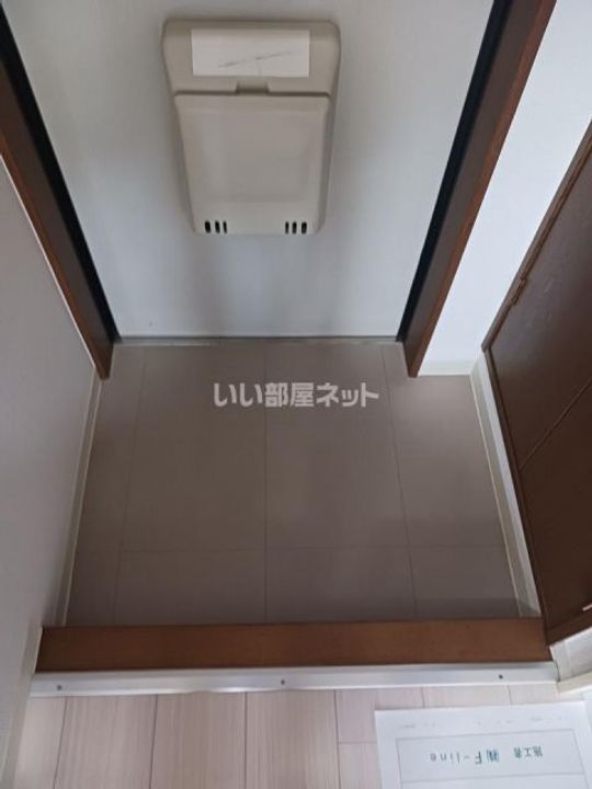 セゾン・ド・岩出の玄関