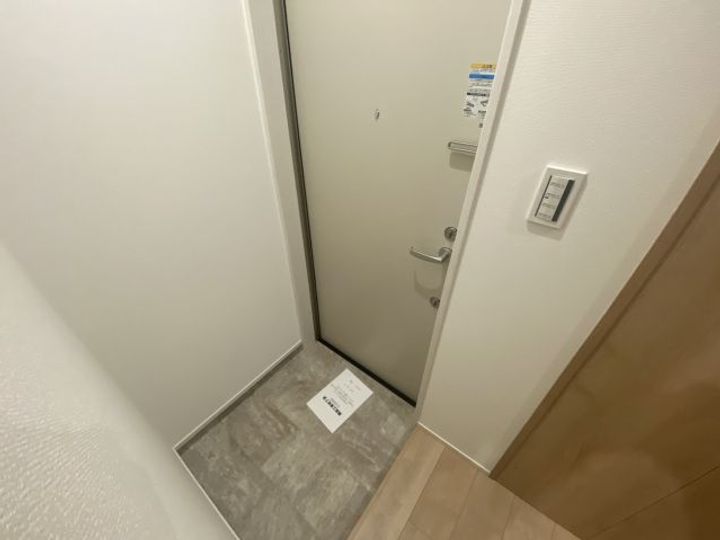 REGALE SHINE 福富西の玄関