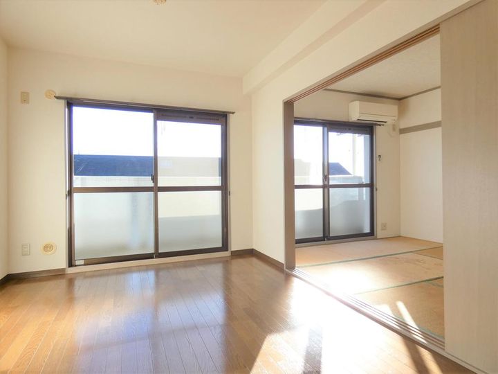 ハイルネッサンスAの居間