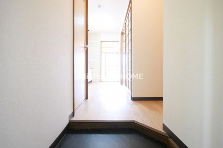 フロンティア放出の内装