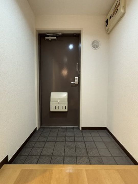 フロール山田町第1の玄関