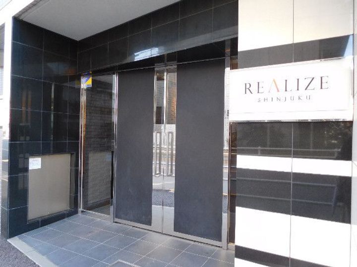 REALIZE新宿の地図