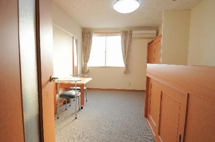 レオパレスアバンセAの居間