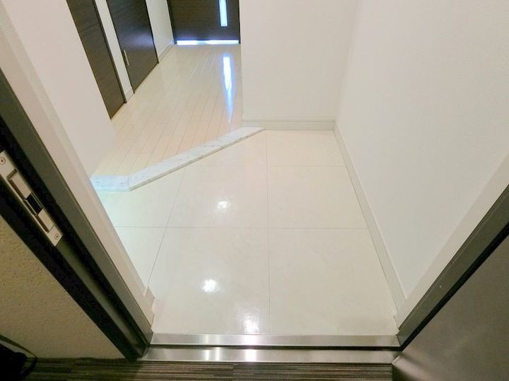 エスライズ本町東の玄関