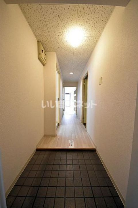 奈良県大和高田市神楽3(マンション)の賃貸物件の玄関