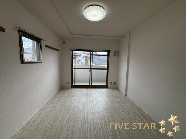 ファイブスター外大前2の居間