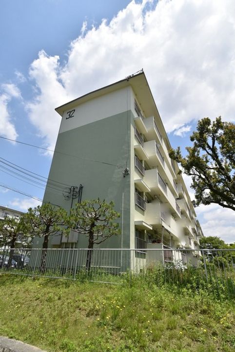 UR鶴山台の外観