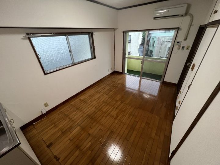 コーポ朝日の居間