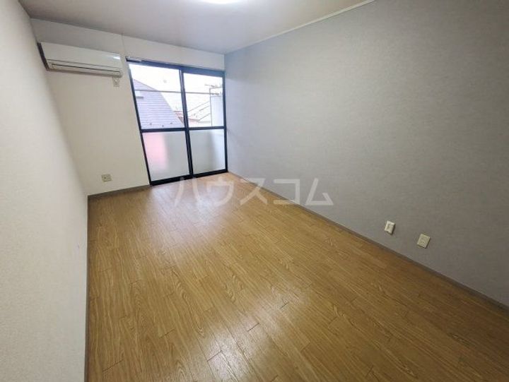 エルデ明大前の居間