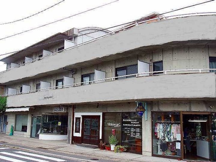 バザレビルの外観