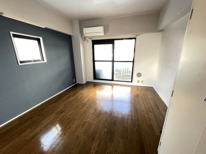 バザレビルの居間