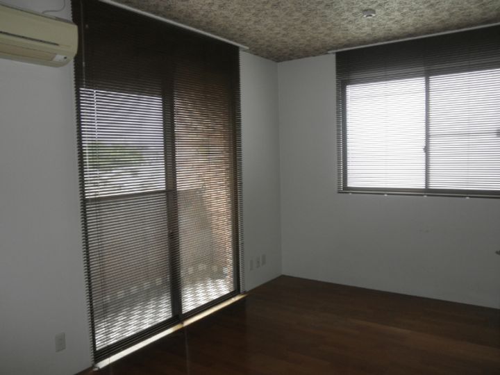 ガーデンコート新屋敷の居間