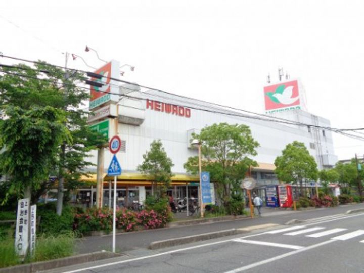 サーティーンVの周辺