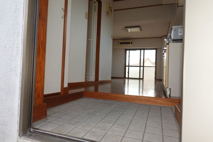 コーポJUNの玄関