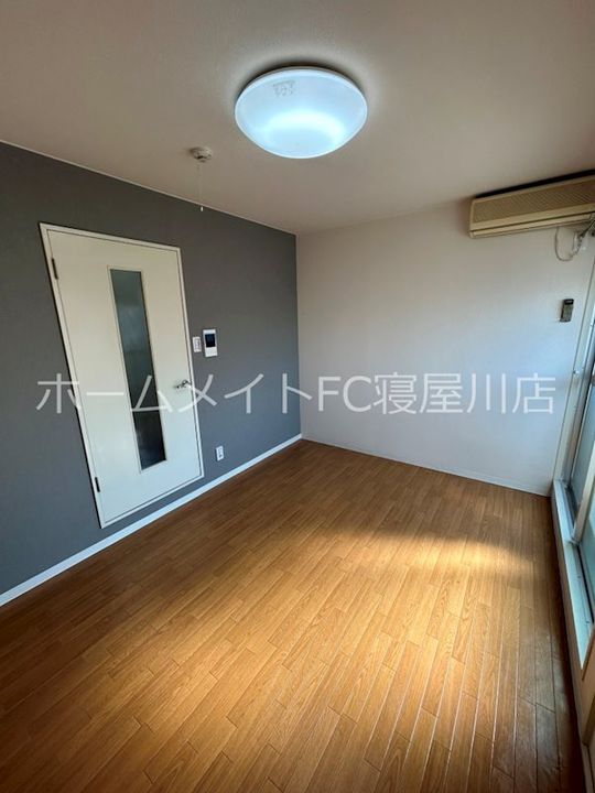 ラムール萱島の居間