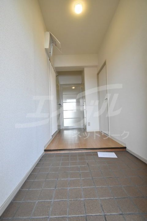 レジデンス吉川5号棟の玄関