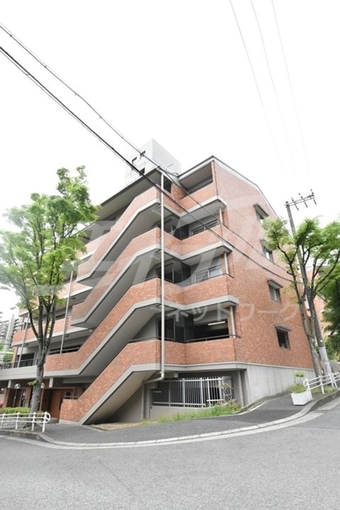 レジデンス吉川5号棟の外観