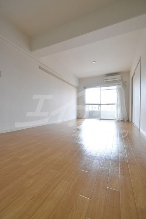 レジデンス吉川5号棟の居間