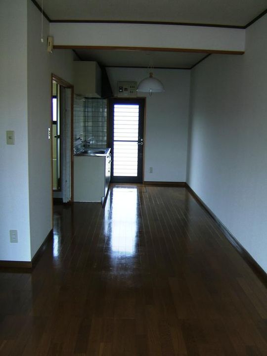 メゾンドノエルIの居間