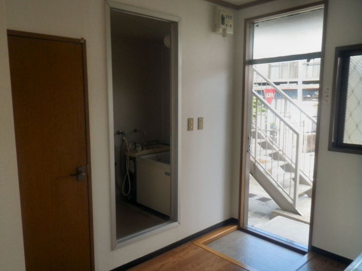 井戸田町1Kの玄関