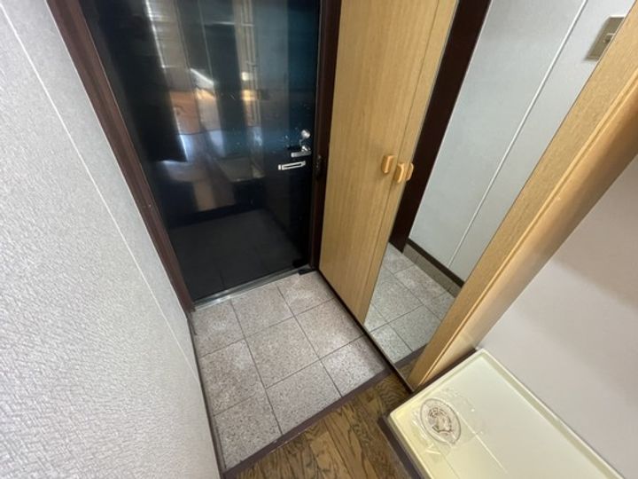 庚午パールマンションの玄関