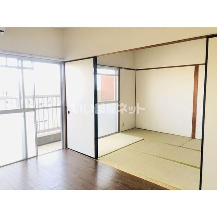 メゾンスガの居間