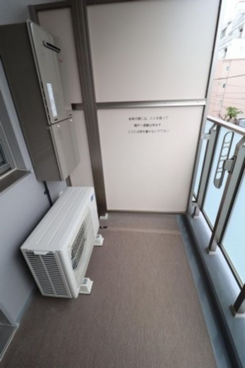 La neige 中山下の内装