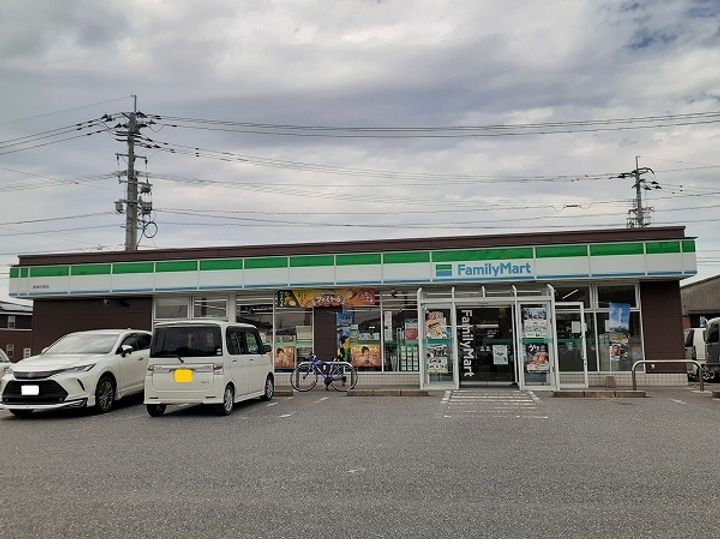 トゥーザ・ムーンAの周辺