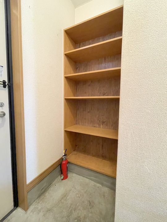 貸アパートの玄関