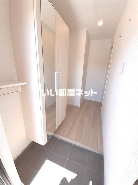 メゾン・天神森の玄関
