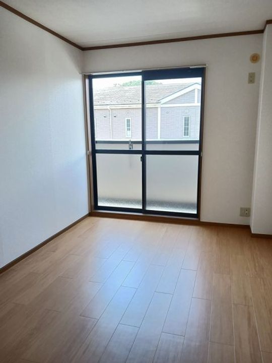 ソレアード立川Iの居間