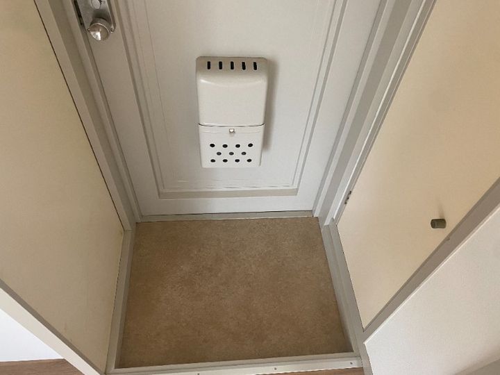 東久コーポの玄関