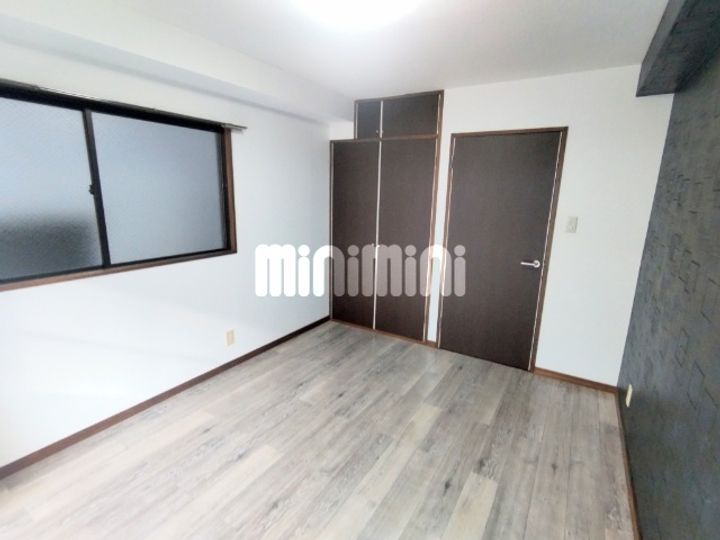 山崎ビルの居間