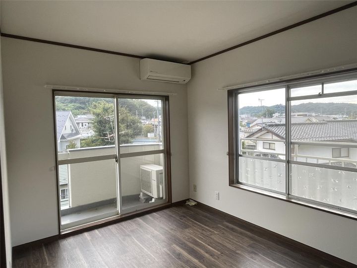 半沢マンションの居間