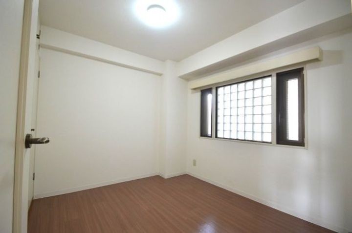 ’90ninety-3行田の内装