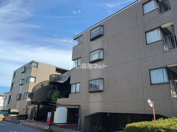 ’90ninety-3行田の外観