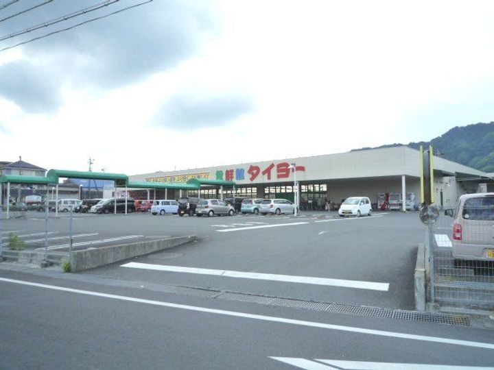 リアルエステート・リヴの周辺