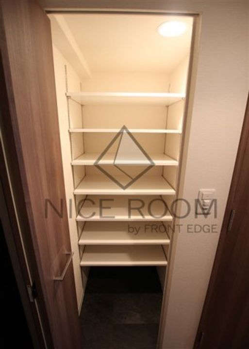 プレサンス新町ウィズジョイの玄関