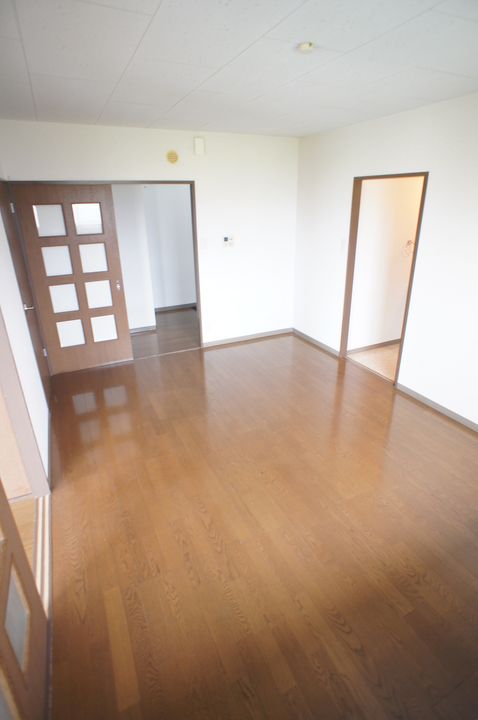 東京都立川市砂川町8(マンション)の賃貸物件の居間