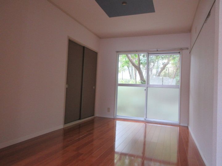 レインボーハイツちとせBの居間