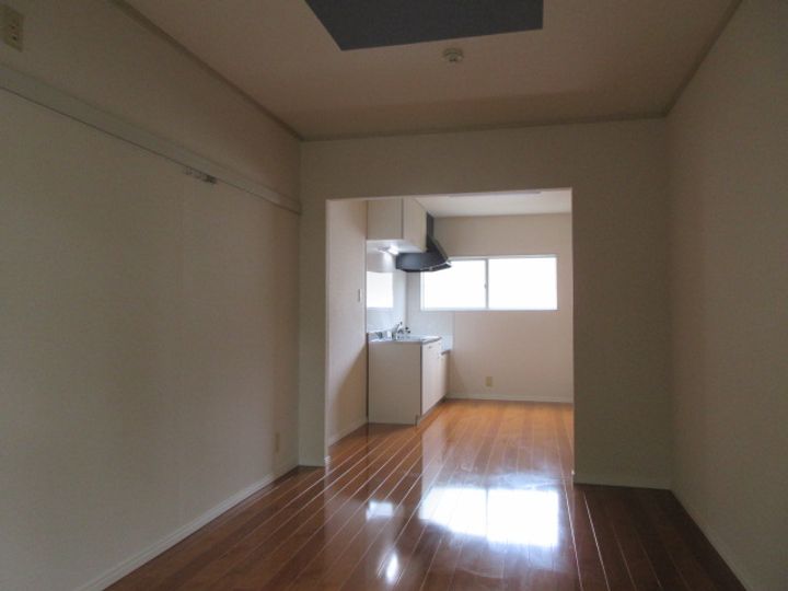 レインボーハイツちとせBの居間