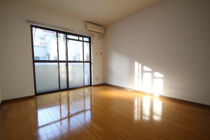 T.R.M.マンションの居間