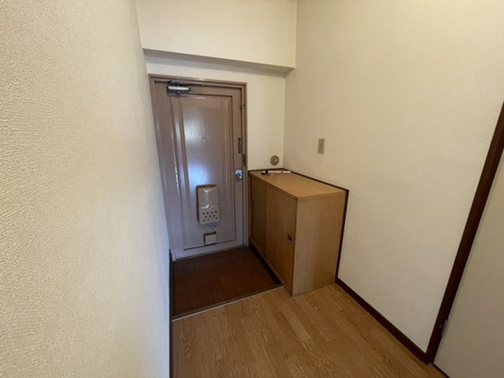 森田ビルの玄関