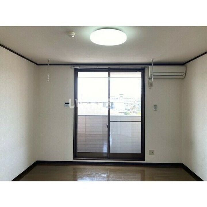 岩崎マンションの居間
