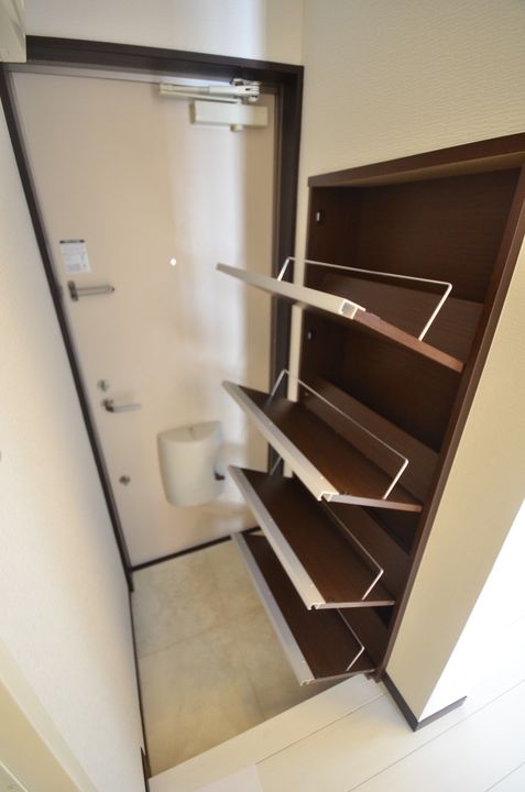 東京都目黒区中目黒4(アパート)の賃貸物件の玄関