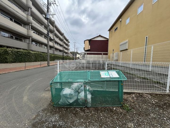 レジデンシャル大倉山の地図