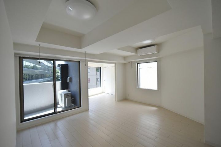 東京都港区三田1(マンション)の賃貸物件の居間