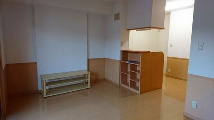 ガーデンヒルズ Aの居間